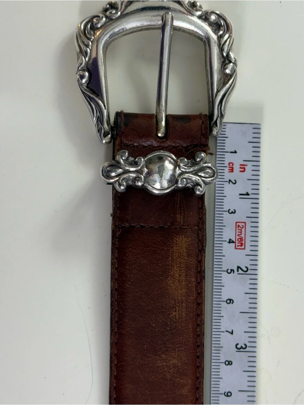 Vintage Y2K Fossil Brown Leather Belt w/Ornate Silver Buckle/Tip/Trim. Women’s S